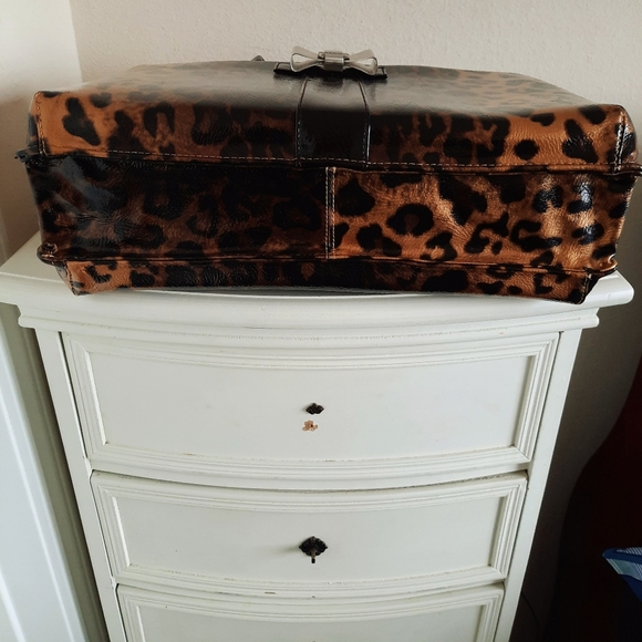 NWOT LYDC HANDBAG & WALLET SET - Picture 4 of 7